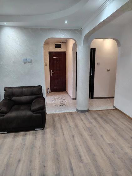 Apartament cu 4 camere decomandat în Exterior Vest