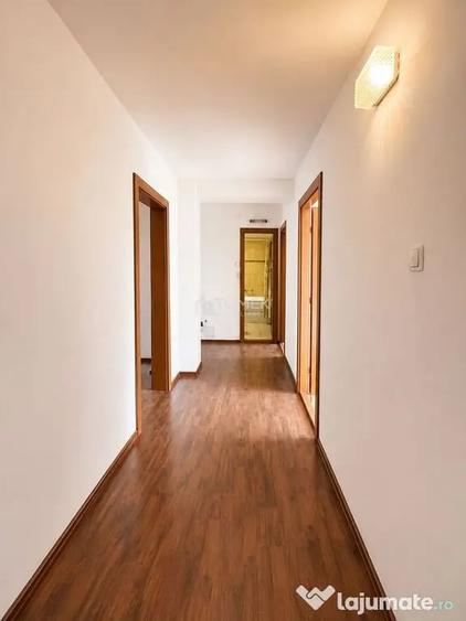 Apartament cu 4 camere decomandat în Scriitorilor