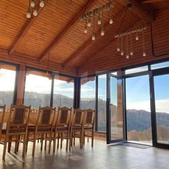 Casă cu 10 camere cu Teren 400 Mp în Bucium