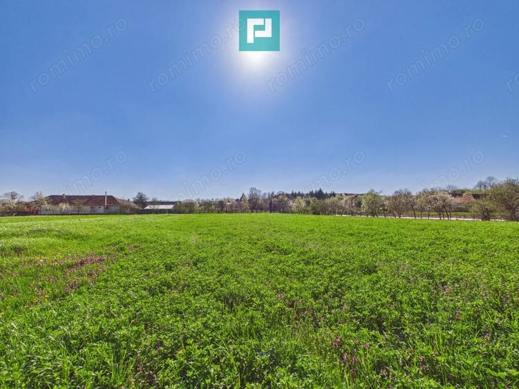 Teren de 3024 mp, în Almaș