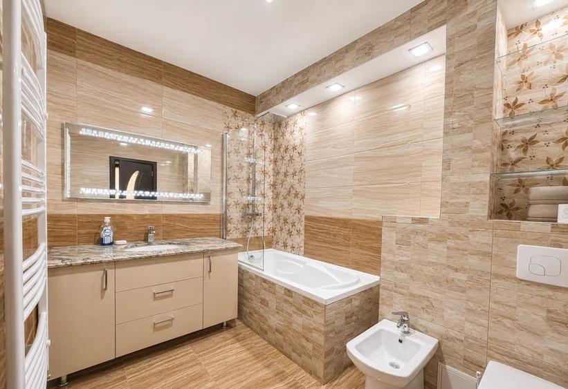Apartament cu 3 camere decomandat în Tractorul
