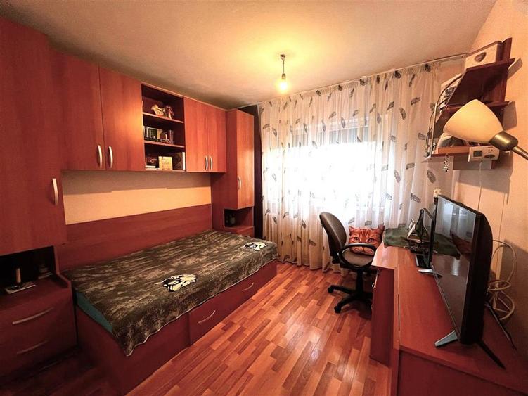 Apartament cu 2 camere decomandat în Apollo