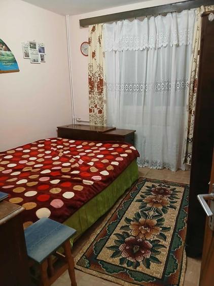 Apartament cu 3 camere semidecomandat în Fizicienilor