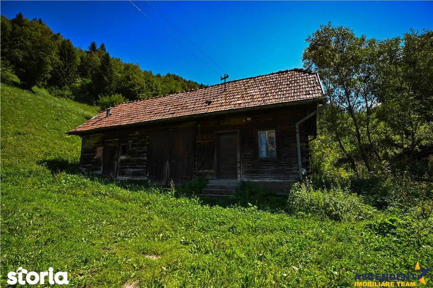 Casă cu 2 camere decomandat cu Teren 4300 Mp în Bran