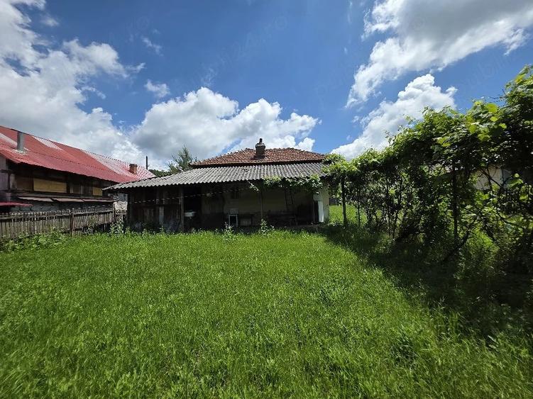 Casă cu 3 camere cu Teren 3064 Mp în Cârstieni