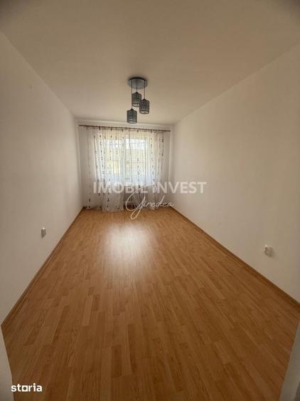 Apartament cu 3 camere în Cetate