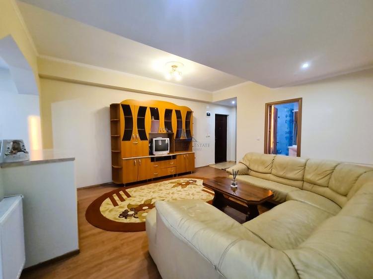 Apartament cu 3 camere semidecomandat, mobilat în Calea Poplăcii