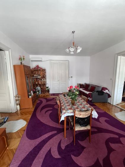 Apartament cu 3 camere semidecomandat în Central