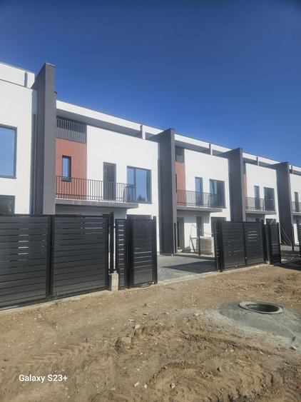 Casă cu 4 camere în Exterior Vest