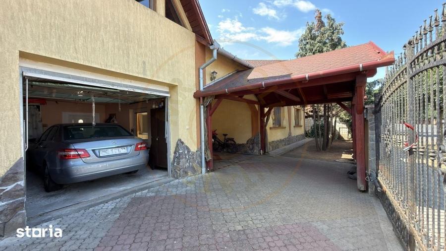Casă cu 4 camere decomandat cu Teren 1036 Mp în Central