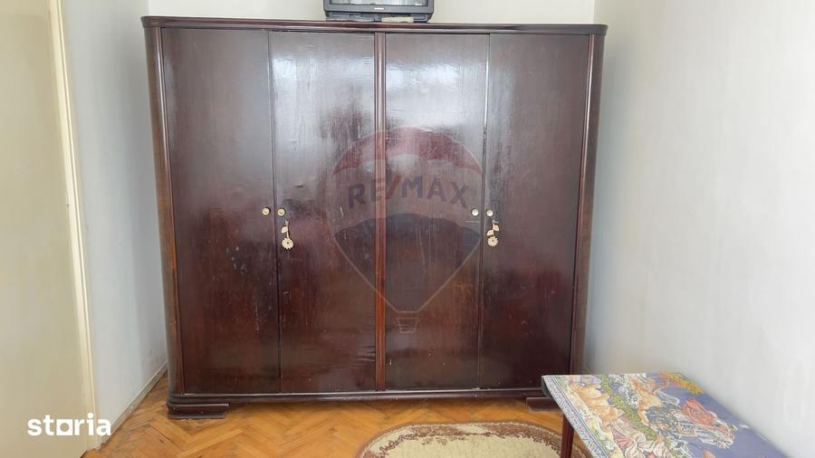 Apartament cu 3 camere semidecomandat în Podgoria
