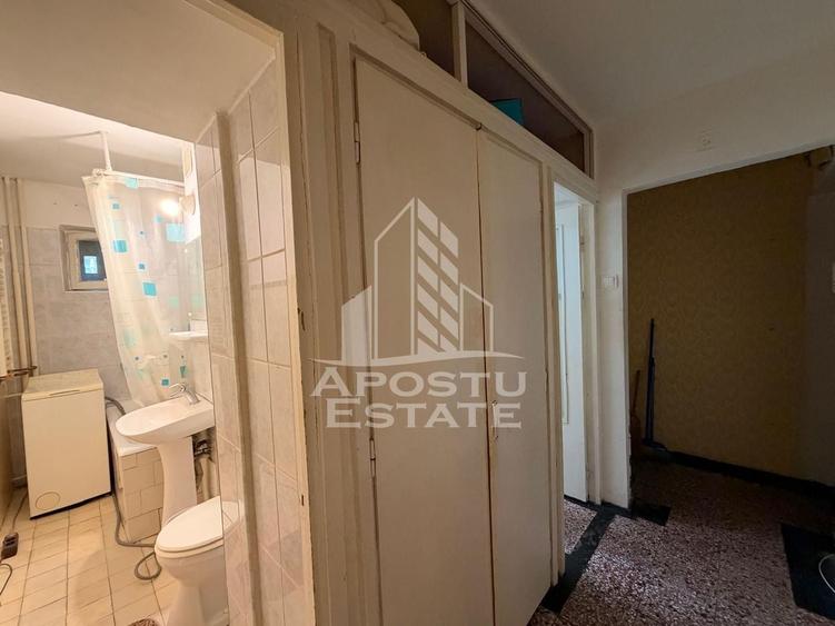 Apartament cu 2 camere semidecomandat, mobilat în Central