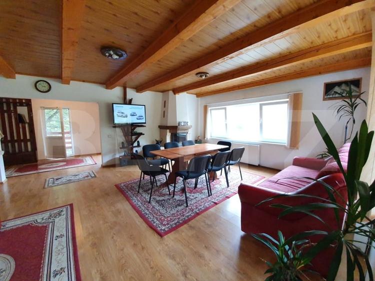 Casă individuală cu 6 camere cu Teren 2500 Mp în Exterior Vest