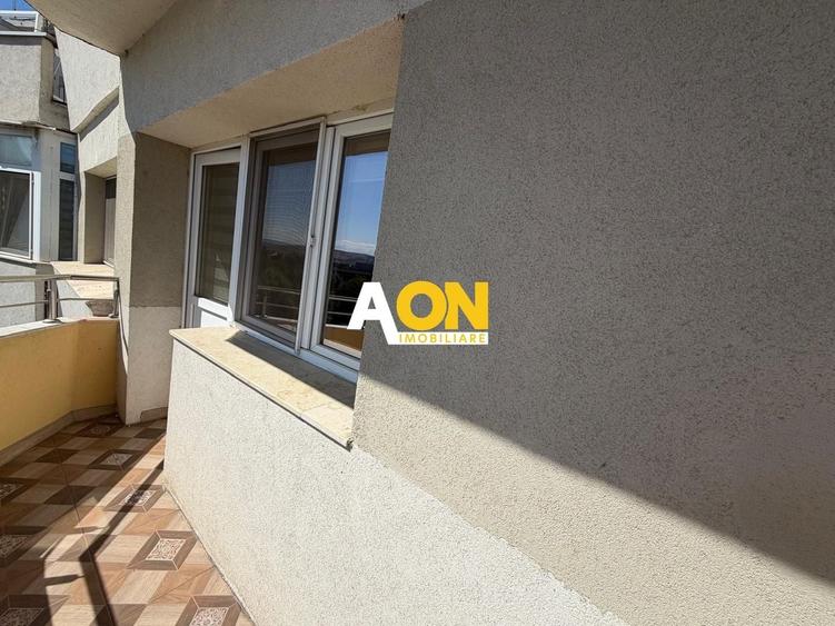 Apartament cu 4 camere decomandat, mobilat în Cetate