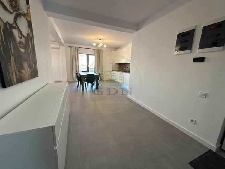 Apartament cu 3 camere decomandat, mobilat în Exterior Est