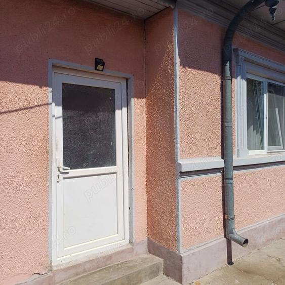 Casă cu 6 camere cu Teren 714 Mp în Săbăreni