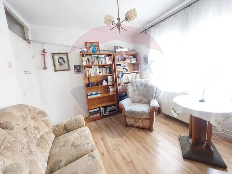 Apartament cu 6 camere decomandat în Central