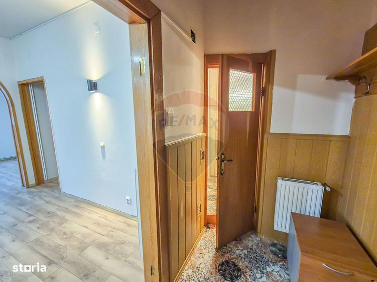 Apartament cu 4 camere semidecomandat în Armeneasca