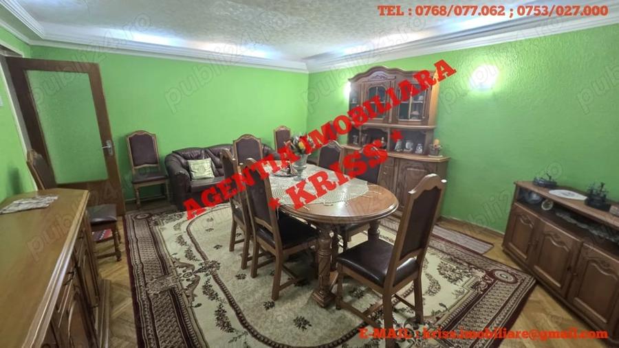 Apartament cu 4 camere decomandat în Central