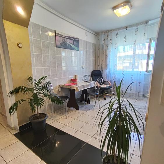 Apartament cu 3 camere decomandat, mobilat în Drumul Taberei