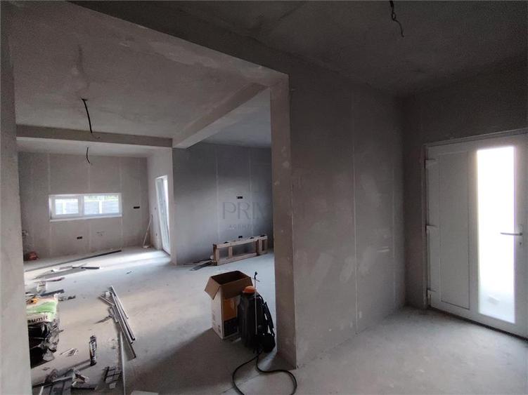 Duplex cu 4 camere cu Canalizare în Moșnița Nouă