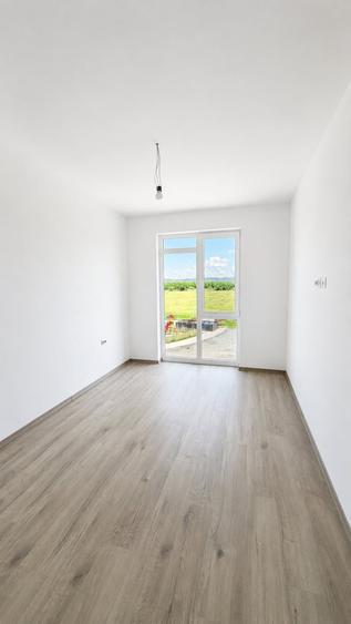 Apartament cu 3 camere decomandat în Turnișor