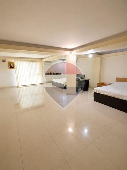 Casă individuală cu 12 camere cu Piscina în Fundeni