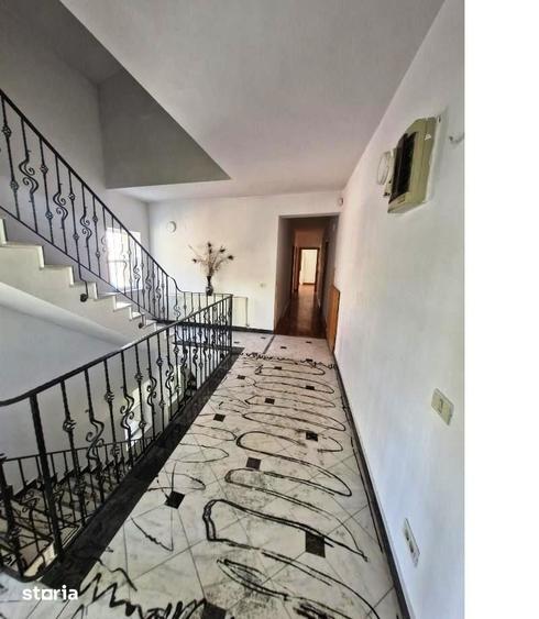 Casă cu 7 camere cu Teren 340 Mp în Muncii