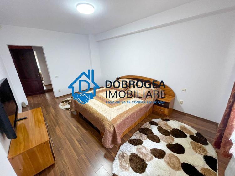 Casă individuală cu 8 camere cu Canalizare în Vest