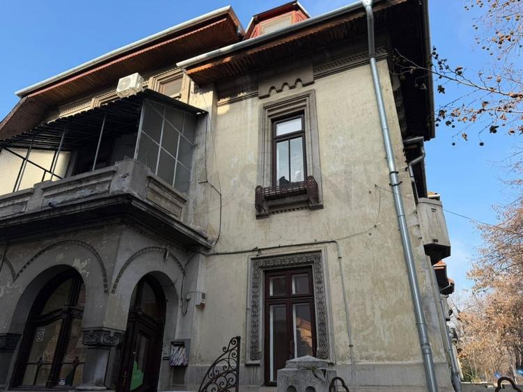 Apartament cu 3 camere decomandat în Capitale