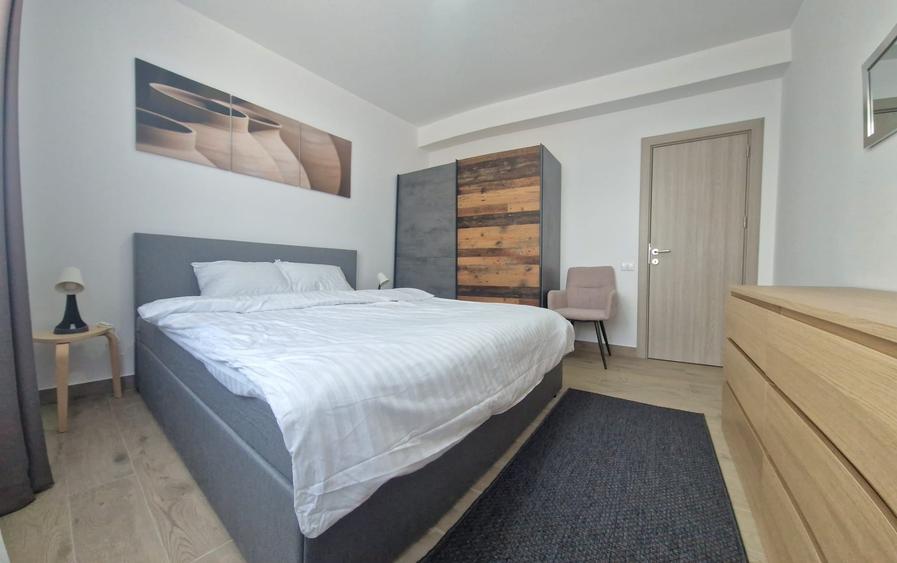 Apartament cu 2 camere semidecomandat în 1 Decembrie