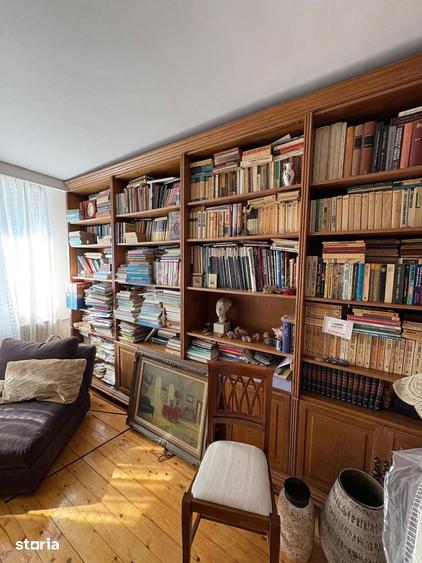 Casă cu 6 camere cu Teren 390 Mp în Tei