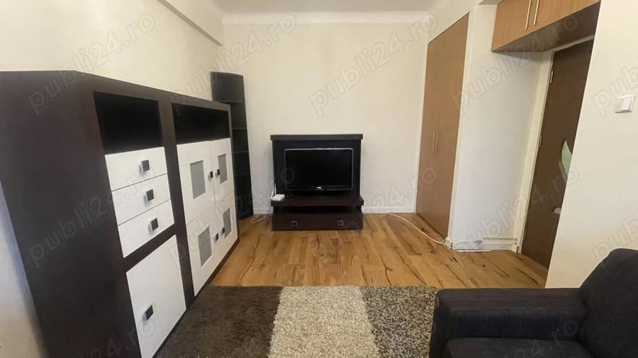 Garsonieră decomandată în Central