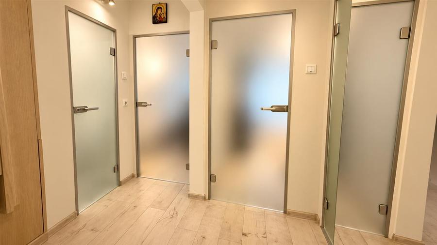 Apartament cu 3 camere decomandat în Răcădău