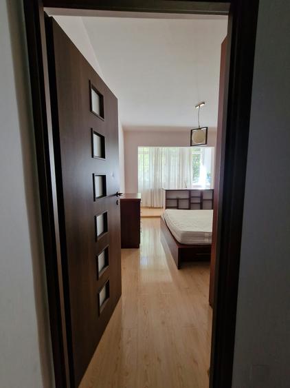 Apartament cu 3 camere semidecomandat în Brâncoveanu