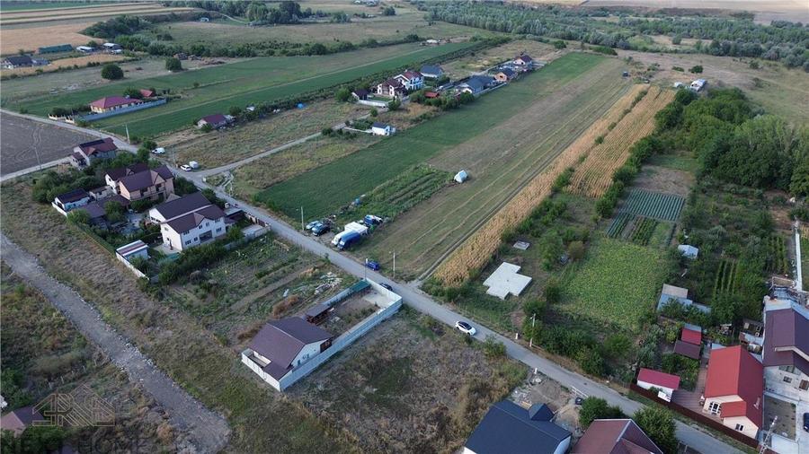 Teren intravilan de 4957 mp, în Golești