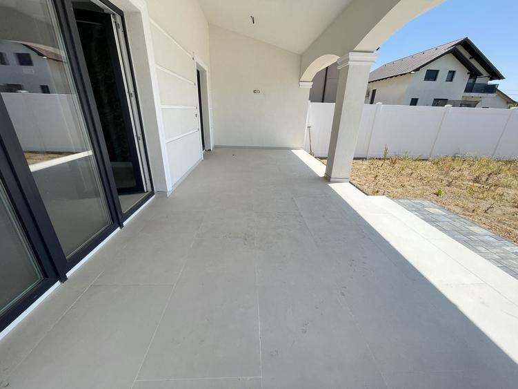 Duplex cu 5 camere cu Canalizare în Dumbrăvița