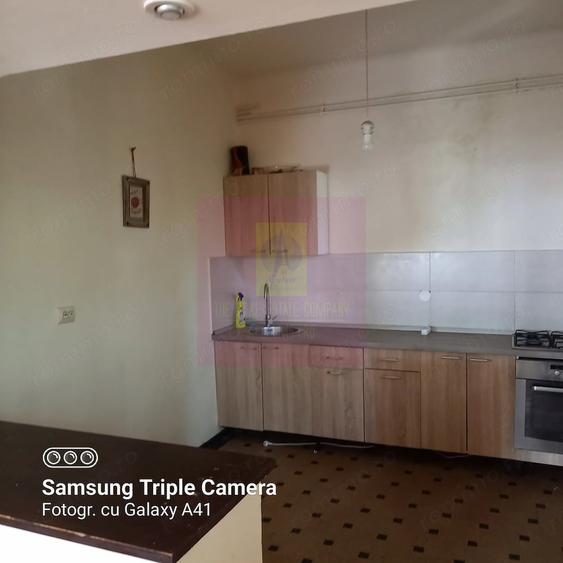 Apartament cu 5 camere semidecomandat în Unirii