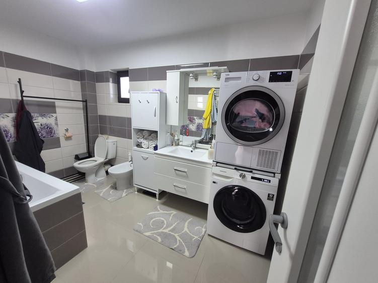 Casă individuală cu 4 camere cu Canalizare în Miroslava