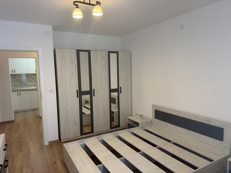 Apartament cu 3 camere decomandat, mobilat în Ștrand
