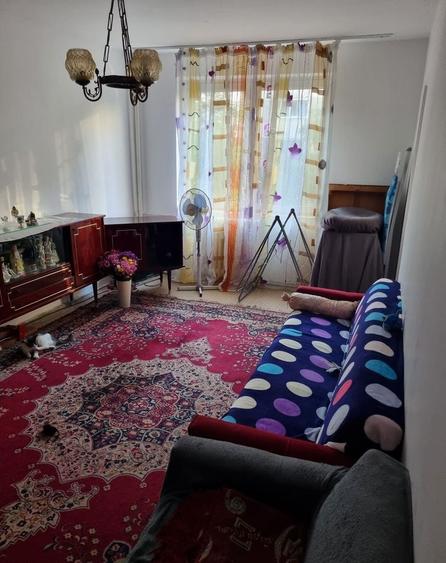Apartament cu 3 camere, mobilat în Rahova