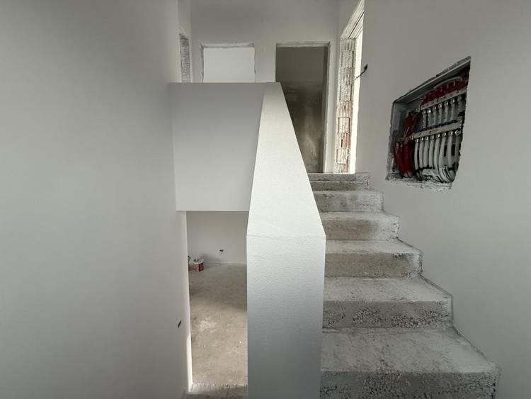 Duplex cu 4 camere cu Teren 300 Mp în Calea Urseni