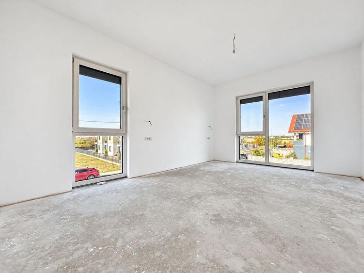 Duplex cu 4 camere cu Canalizare în Dumbrăvița