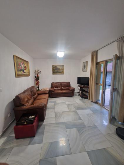 Casă cu 7 camere cu Garaj în Nord-Est