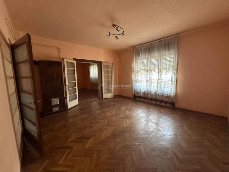 Casă cu 6 camere cu Teren 238 Mp în Central