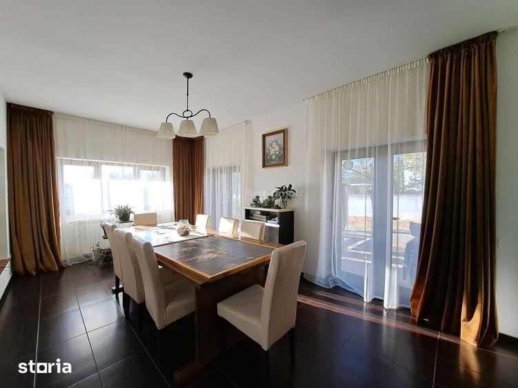 Casă cu 8 camere cu Teren 2500 Mp în Crevedia