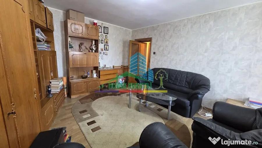 Apartament cu 3 camere decomandat în Central