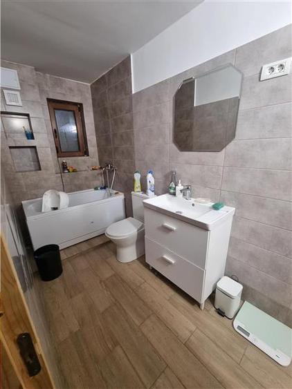Casă individuală cu 5 camere cu Canalizare în Nanov