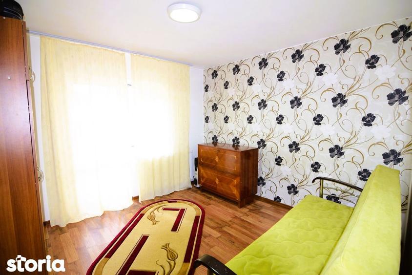 Apartament cu 3 camere decomandat în Petros