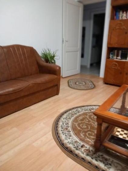 Apartament cu 2 camere decomandat, mobilat în Democrației